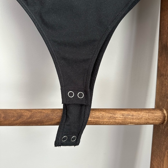 Hollister Soft Stretch Seamless scoop-neck bodysuit - Picture 5 of 6